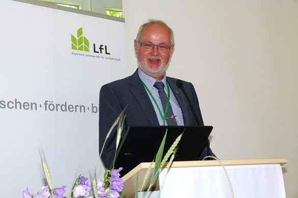 Laudator Maximilian Geierhos, Ministerialdirigent im Bayerischen Staatsministerium für Ernährung und Landwirtschaft, Leiter der Bayerischen Verwaltung für Ländliche Entwicklung und Vertreter Bayerns im Plenum der Bund-Länder-Arbeitsgemeinschaft Nachhaltige Landentwicklung (Quelle: LfL Bayern)